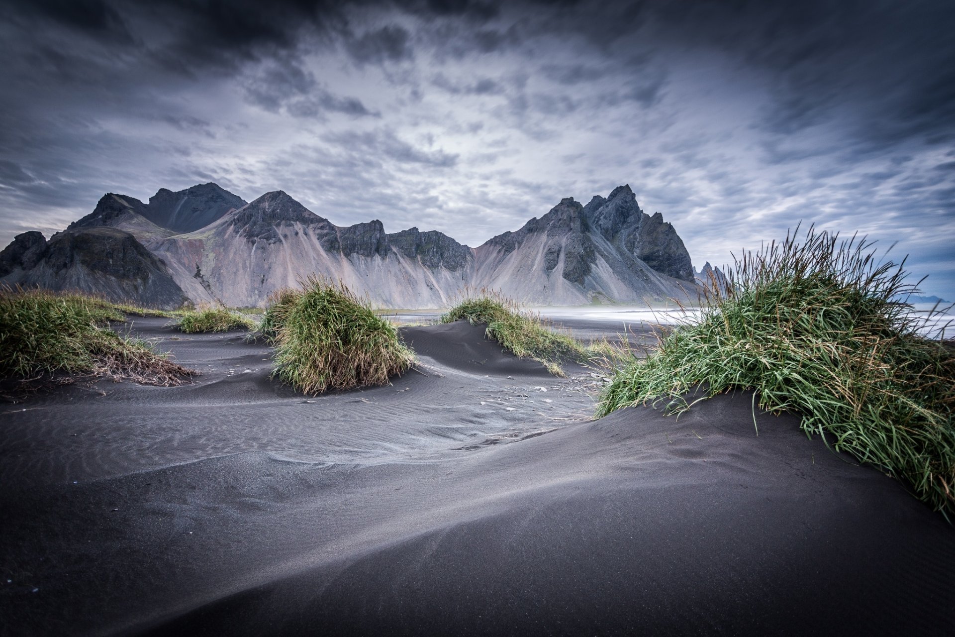 islandia vestrahorn stockksness trawa góry niebo