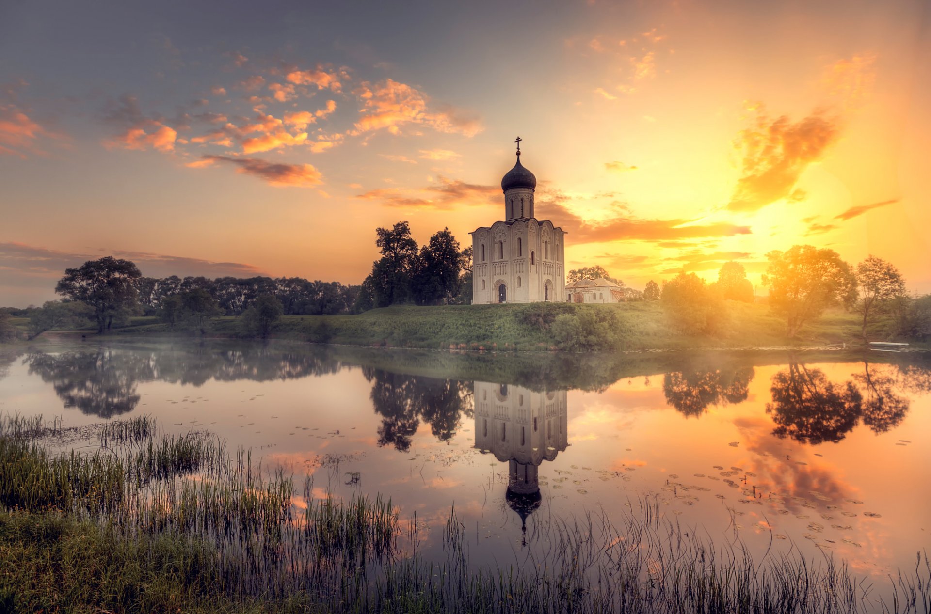 bogolyubovo nerli amanecer templo río