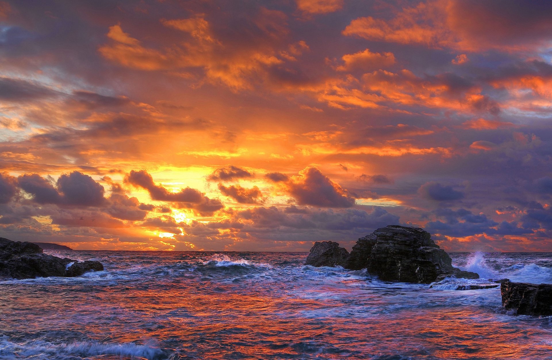 pierres mer surf coucher de soleil