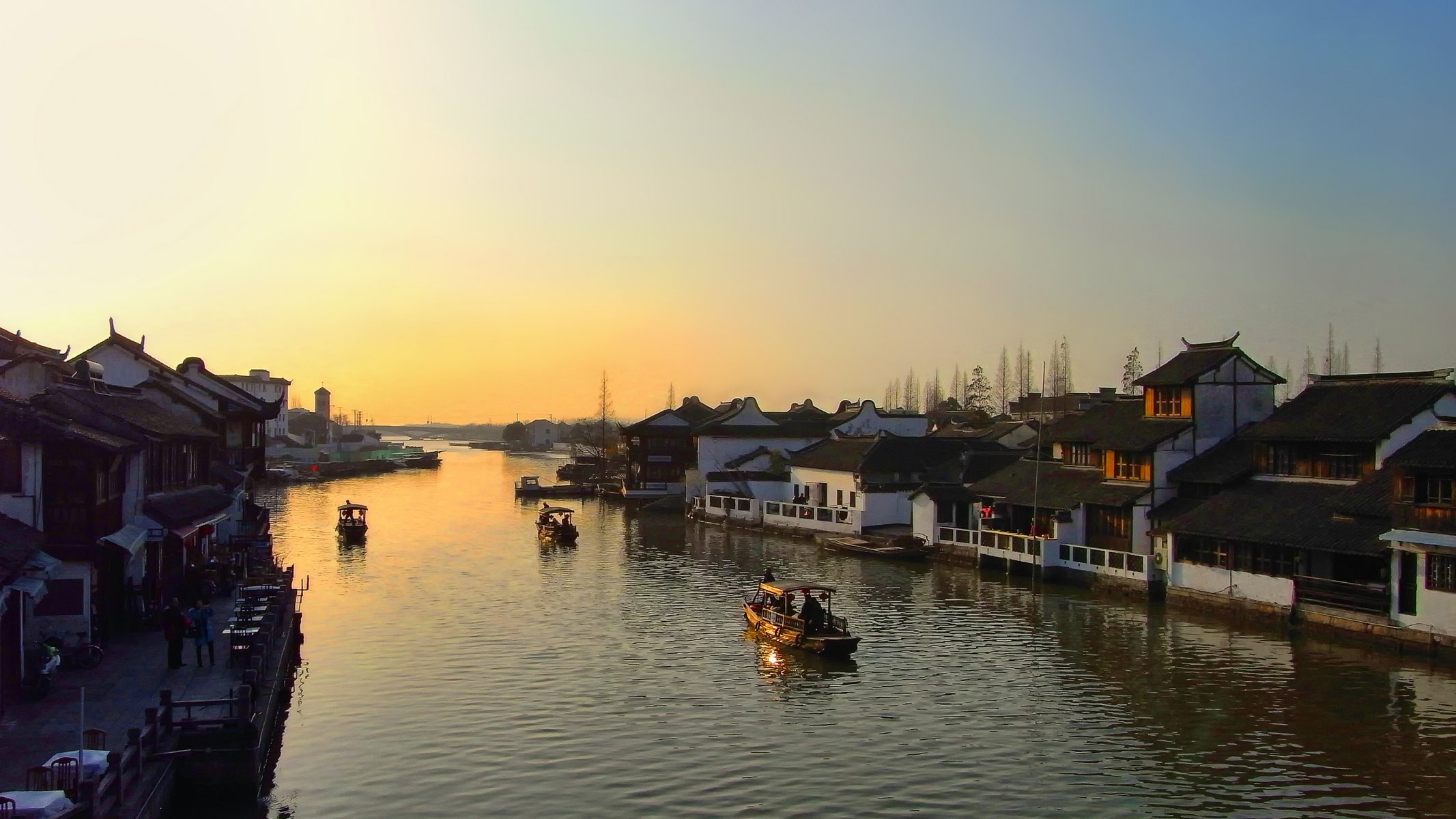 fluss dämmerung holzhütten wasserhäuschen holzboote chinesische boote