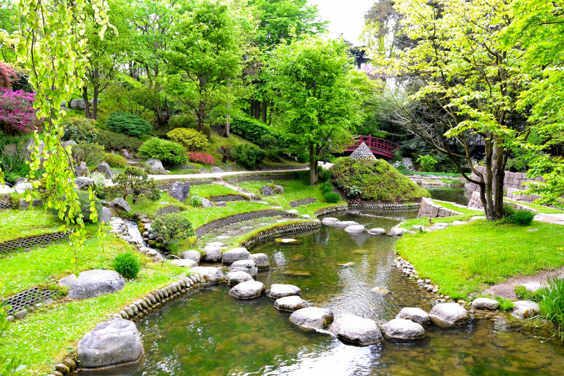 france jardin albert-cantal paris jardin étang pierres pont arbres herbe