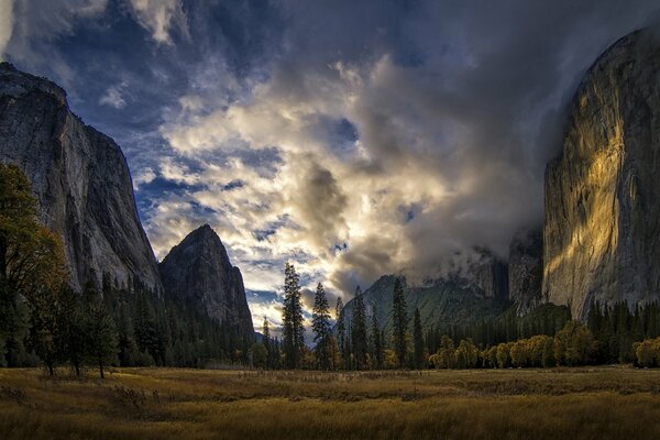 Schöne Berge im Yosemite Nationalpark