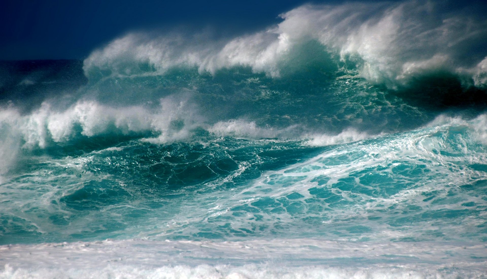 ky sea storm waves foam