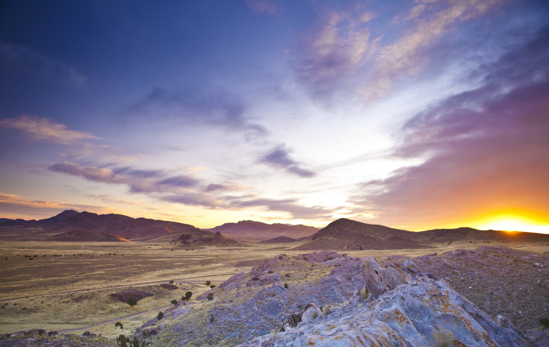 deserto montagne nuvole alba sole