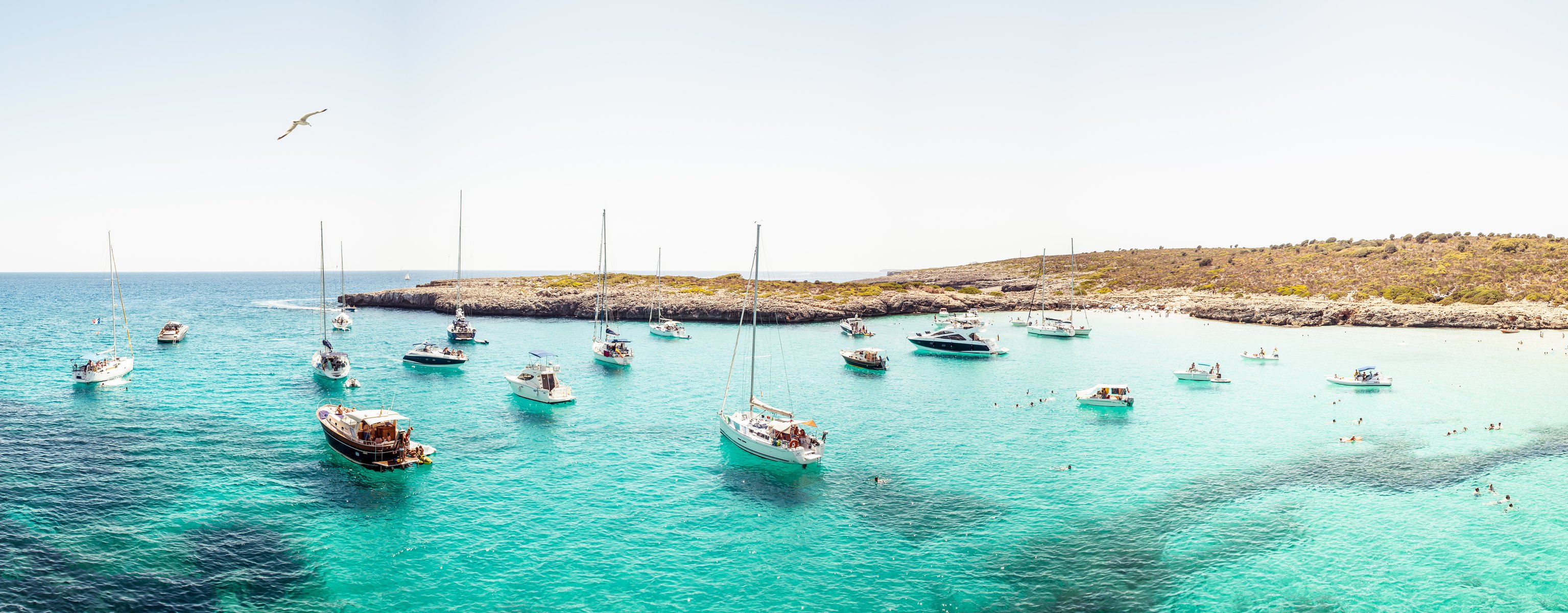 fotograf andrés nieto porras foto yacht boot boot segel ozean strand insel paradies panorama