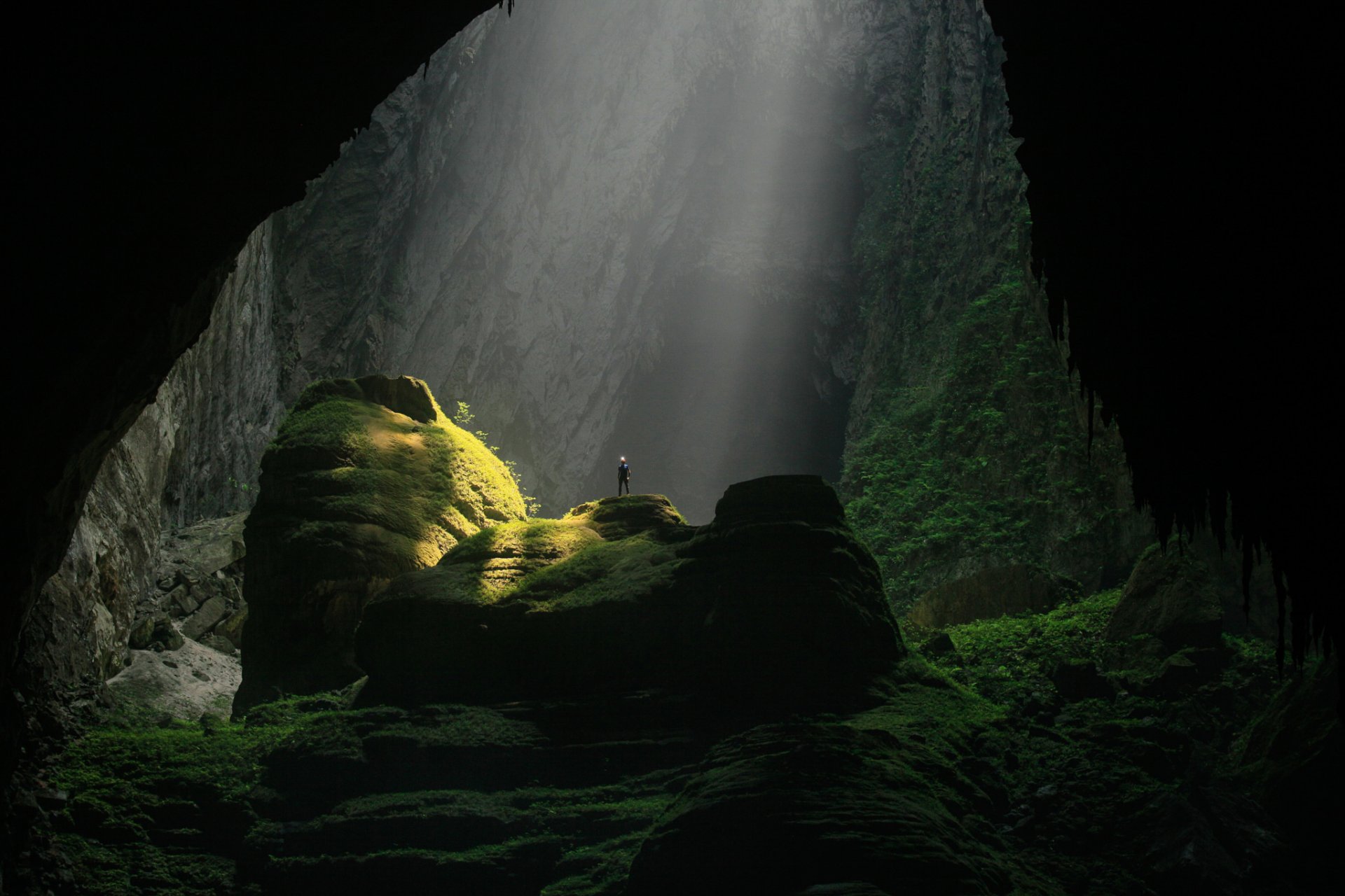 vietnam grotte roches lumière homme