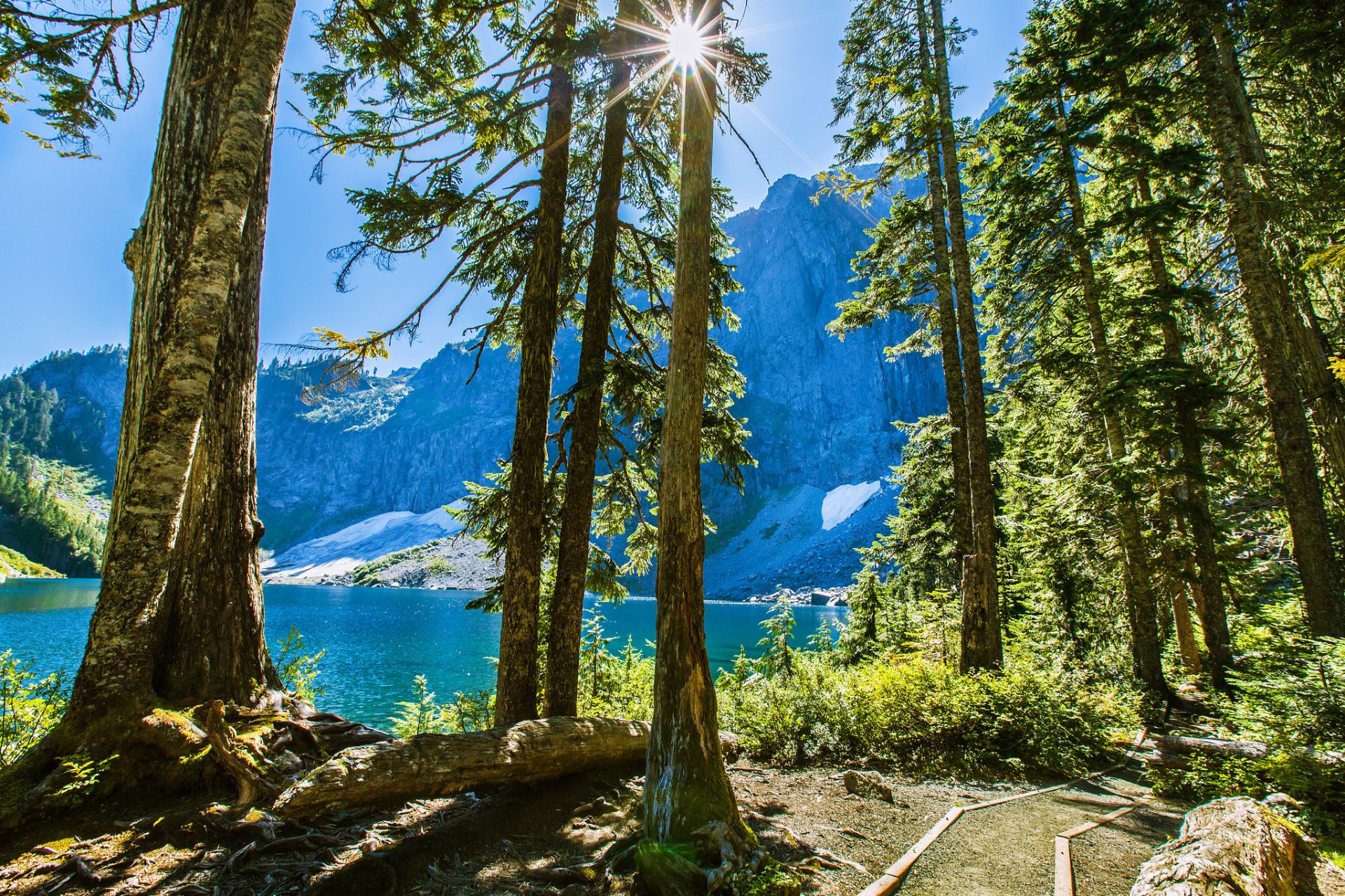 montagne alberi lago cielo sole raggi pietra