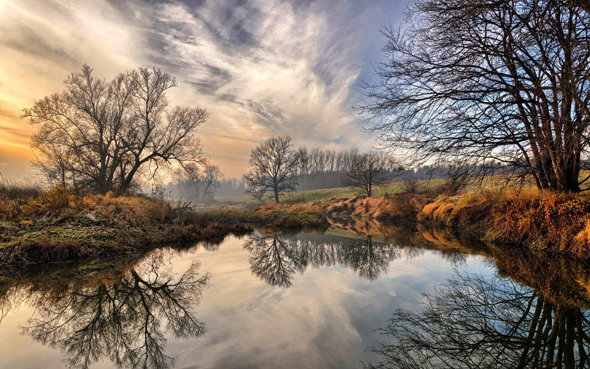 cielo nuvole fiume alberi cespugli autunno riflessione paesaggio