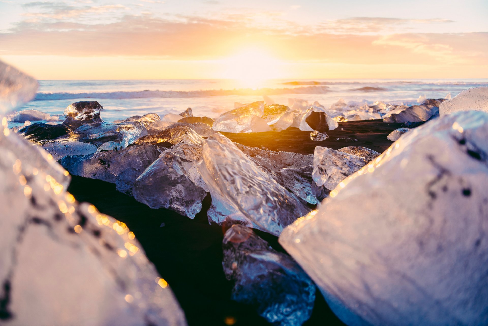 iceland glacial lagoon ёkyulsaurloun sun light reflections bokeh winter december