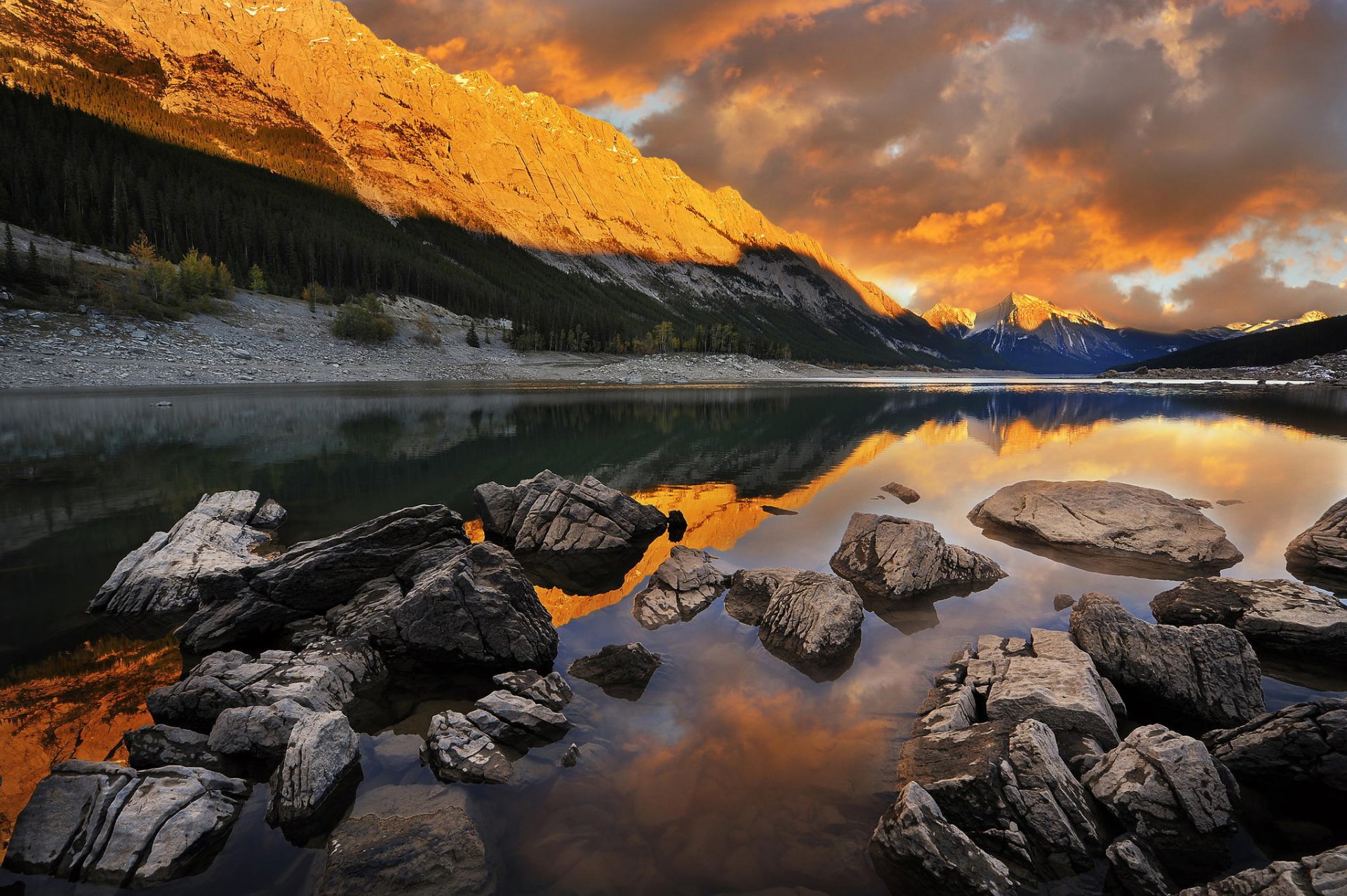 natura montagne paesaggio fiume luce