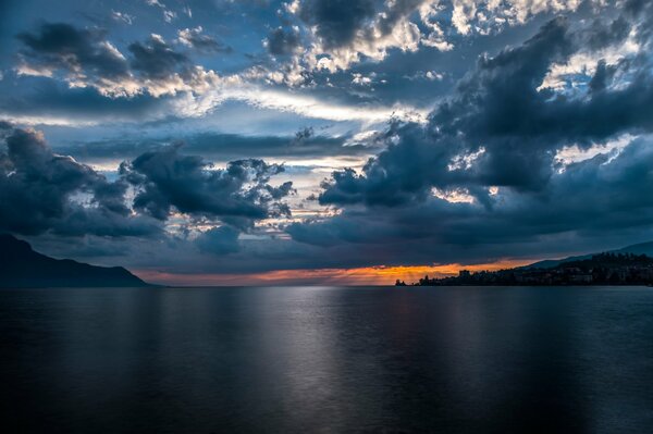 Wolken über dem Genfer See