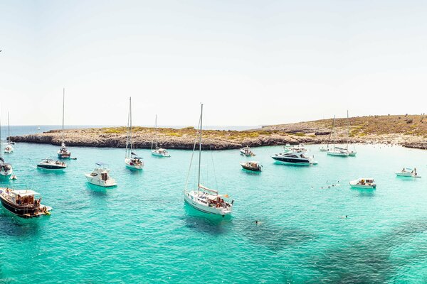 Photos de yachts dans l océan