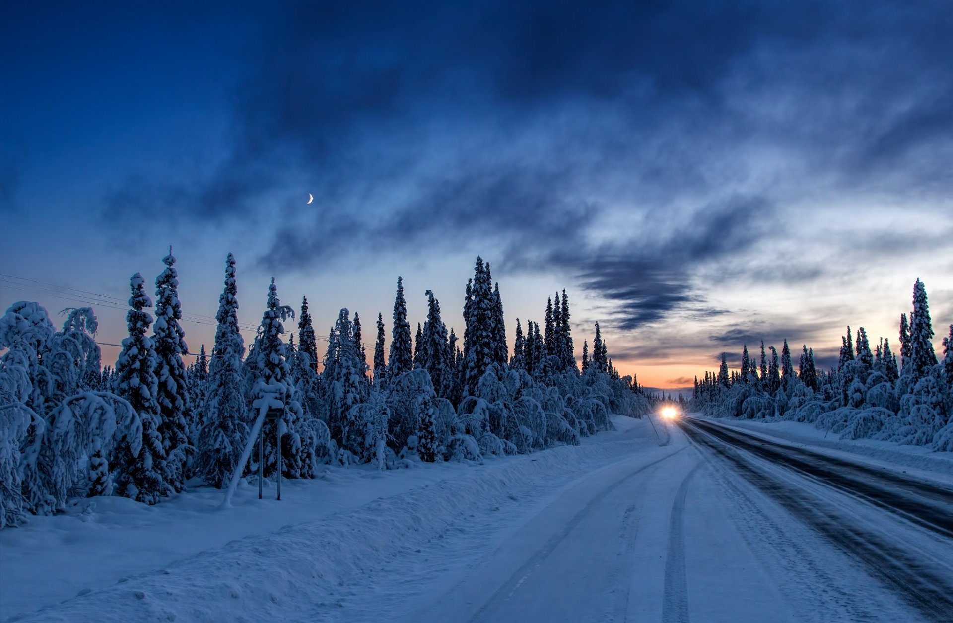 sera tramonto inverno strada foresta neve auto luce