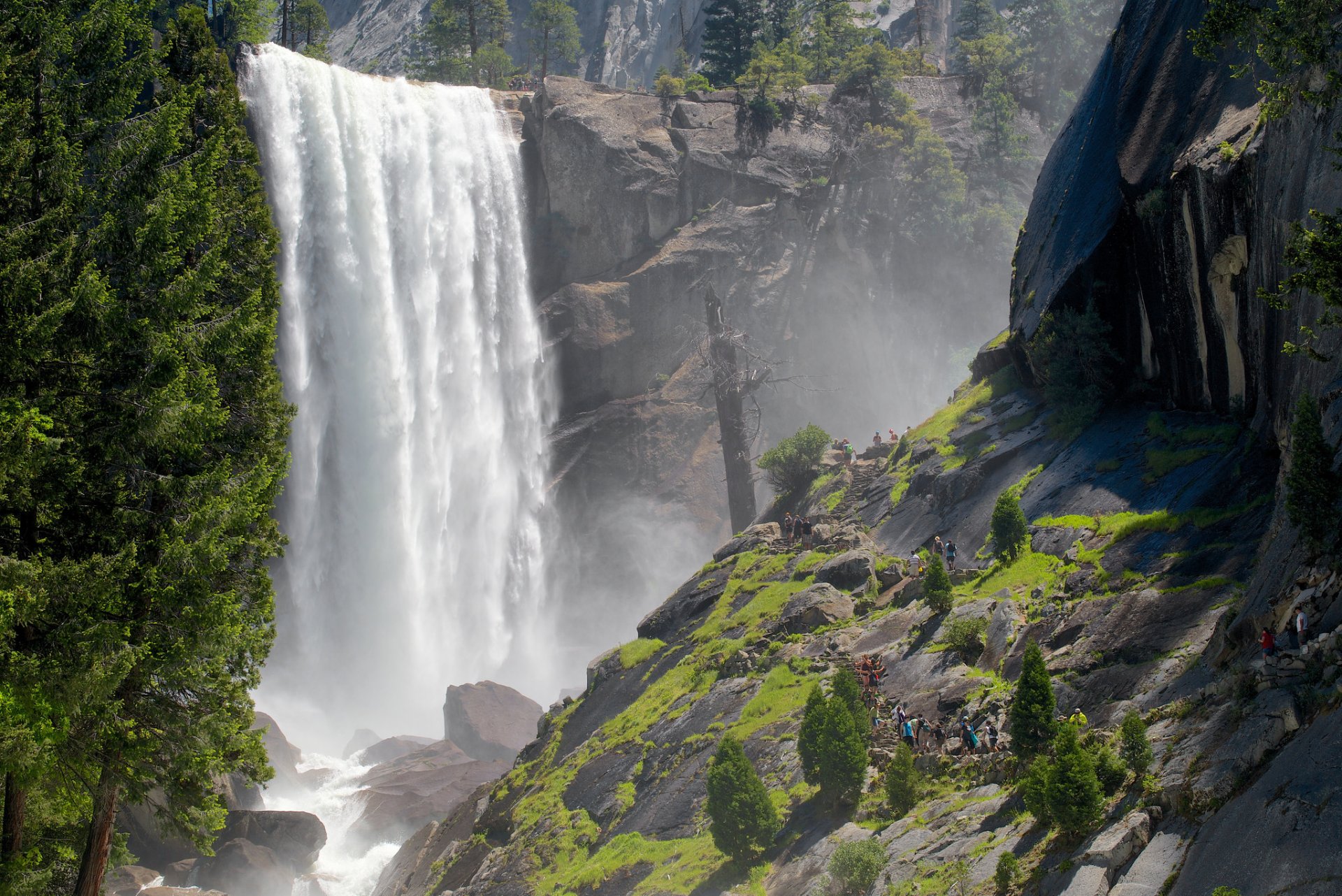 yosemite national park sierra nevada usa berge felsen wasserfall bäume spritzer