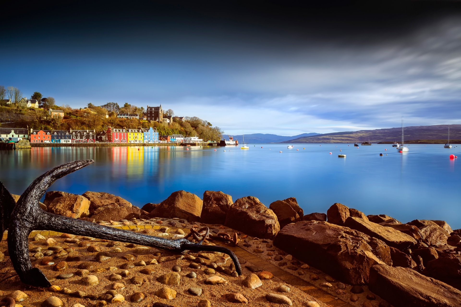 tobermory harbour gulf town beach anchor