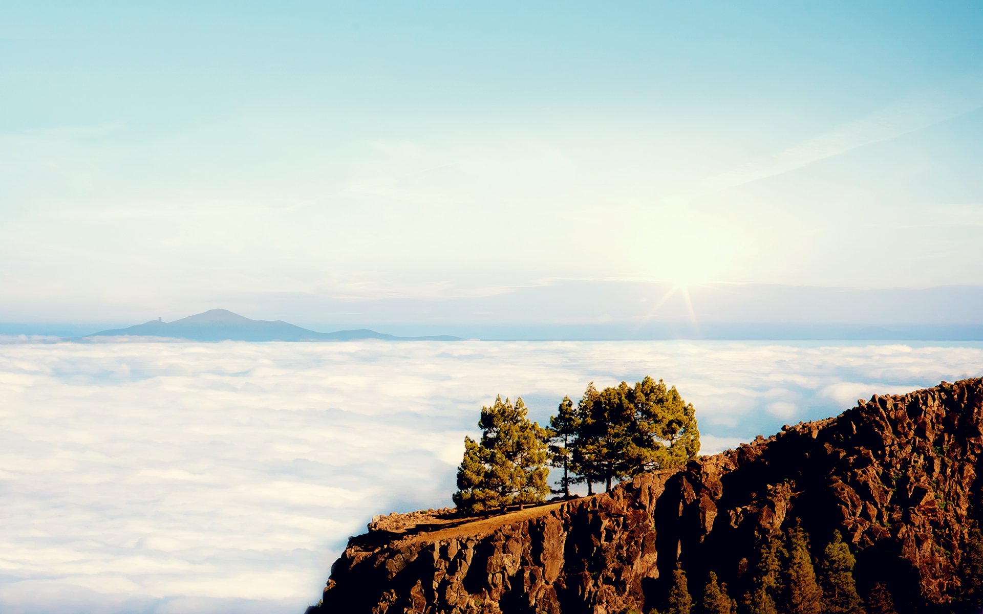 rock klippe höhe wolken bäume berge ansicht