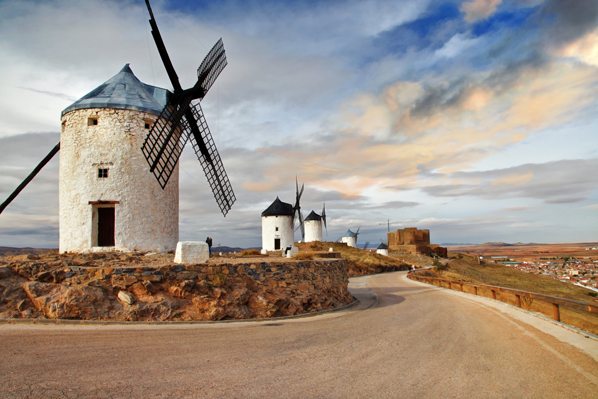 molinos camino nubes