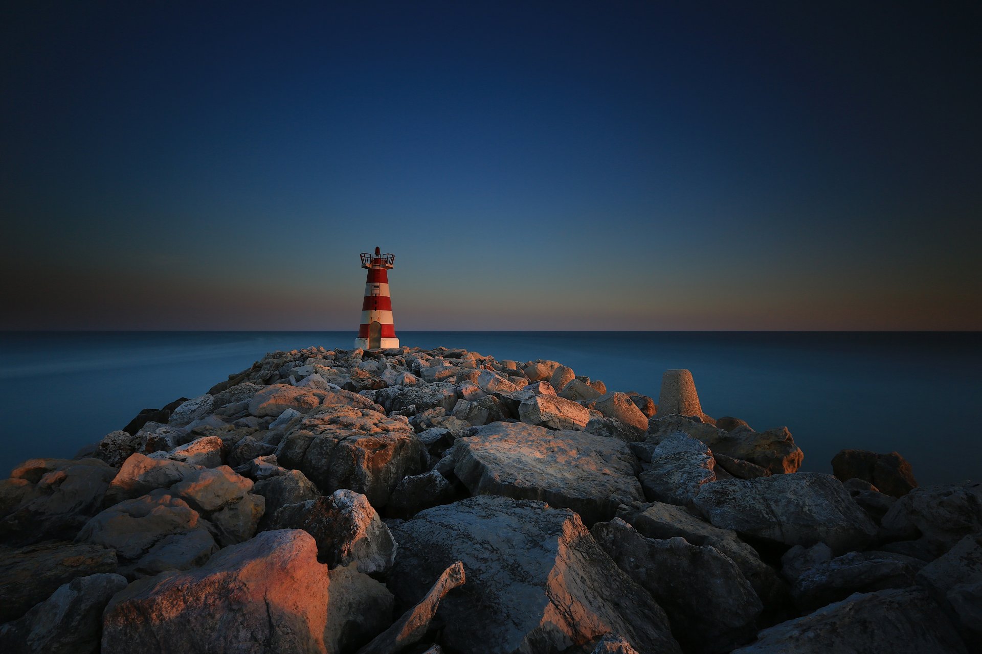 portogallo vilamoura faro pt frangiflutti pietre faro mare