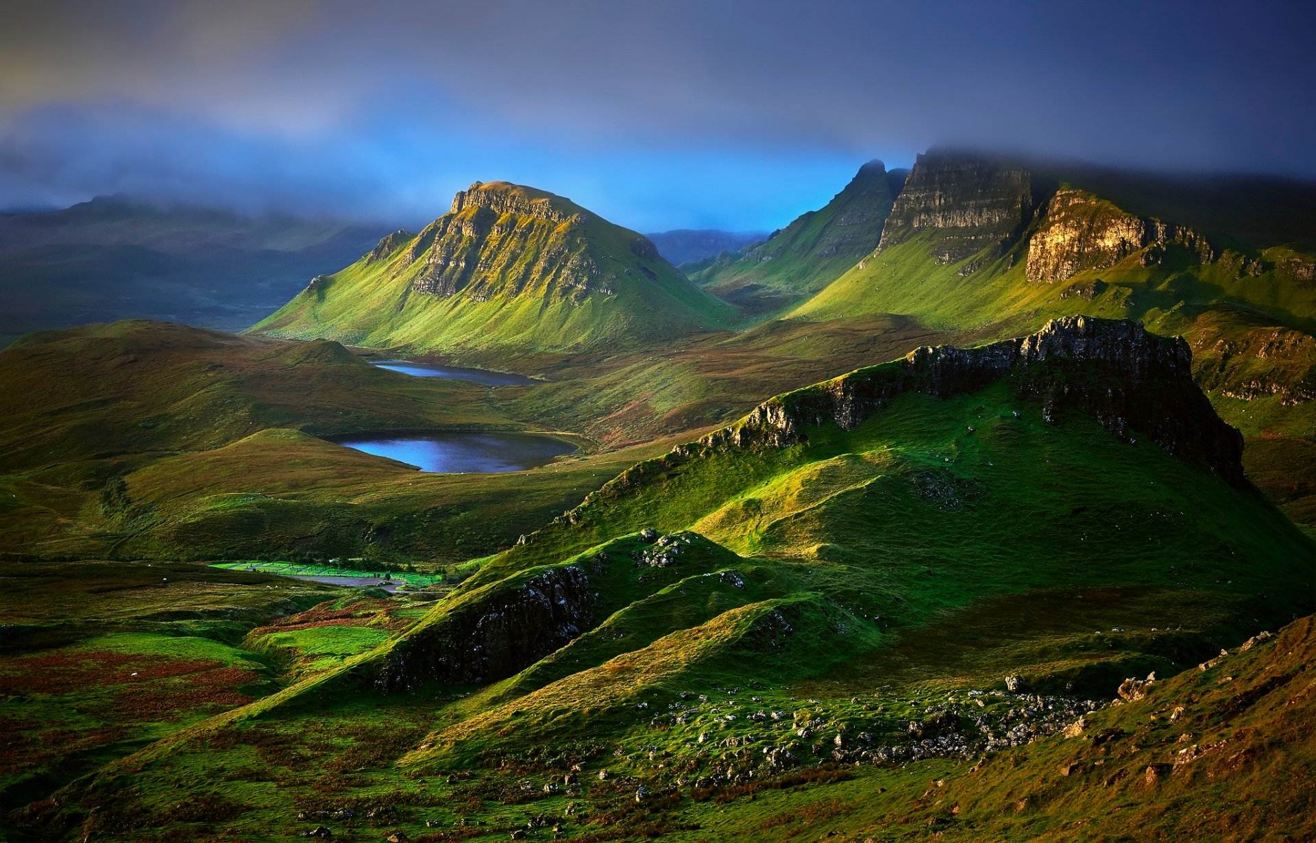 schottland skye island highland region hügel berge felsen tal morgen wolken wolken