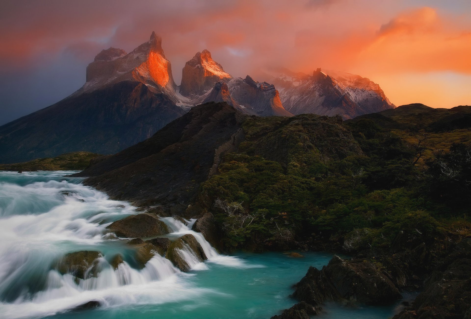 ameryka południowa patagonia góry andes niebo chmury rzeka strumienie skały