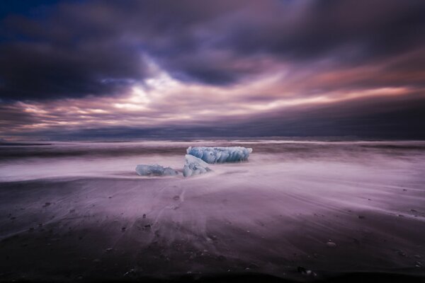 Viaje a Islandia . témpanos de hielo en invierno