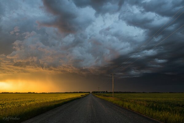 Die Grenze von Licht und Dunkelheit, die Straße