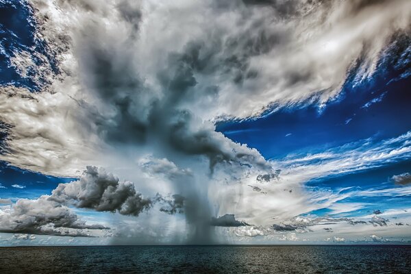 Clouds p, passing into the ocean water