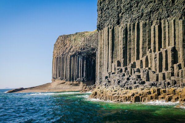 Hohe Klippen am Meer