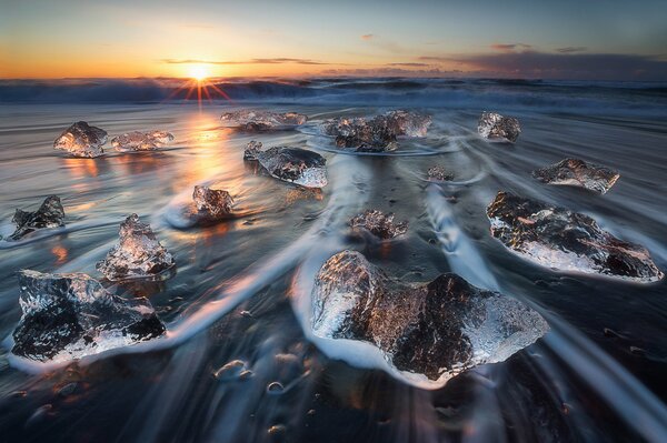 El ruido de las olas en Islandia