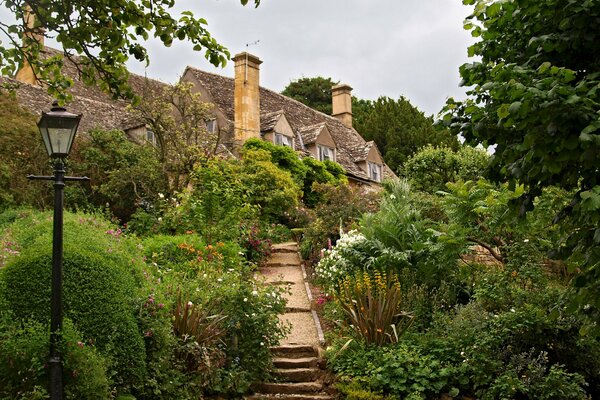 Maison au sommet de la nature