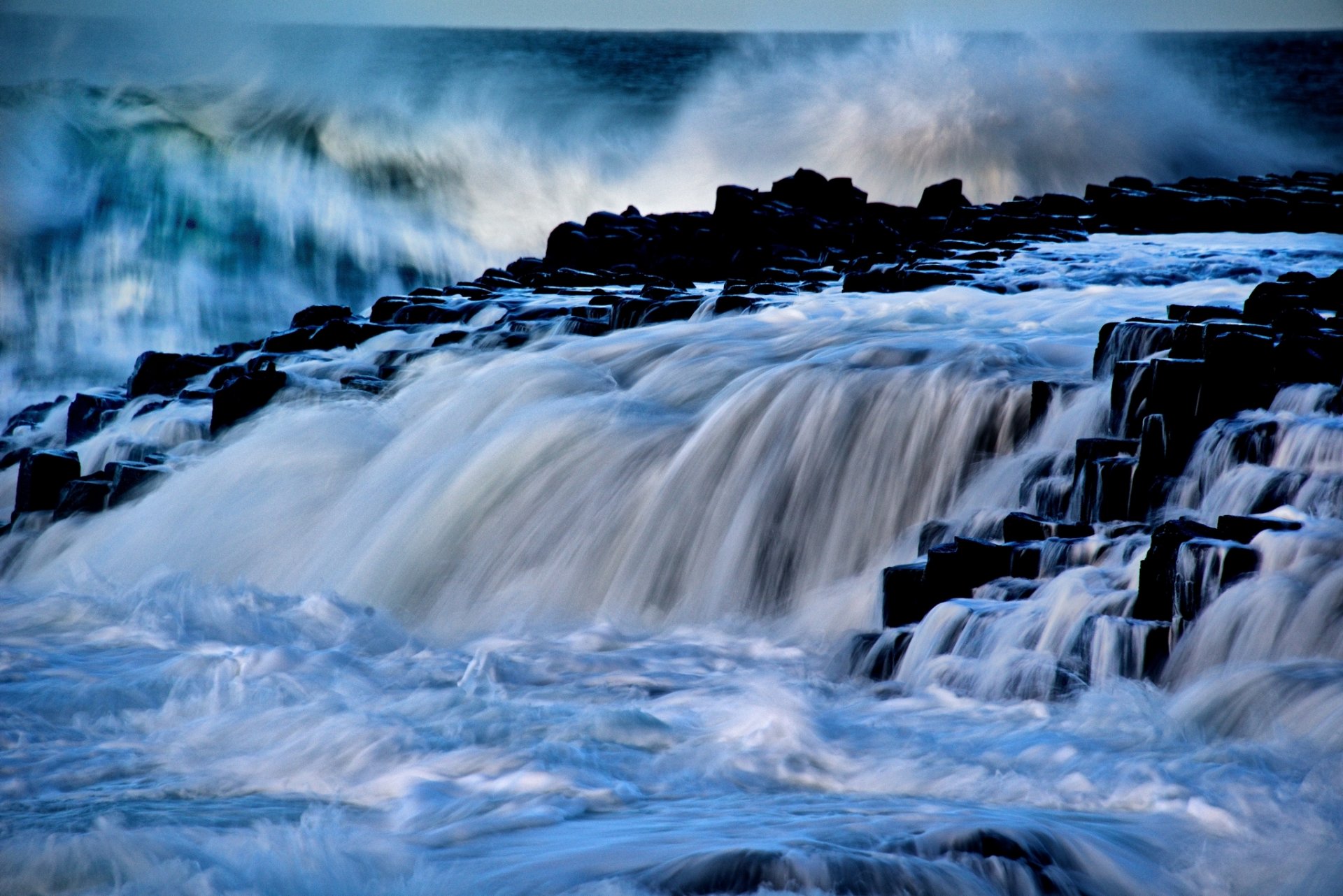 calzada gigante antrim irlanda del norte camino de los gigantes cascada olas elemento