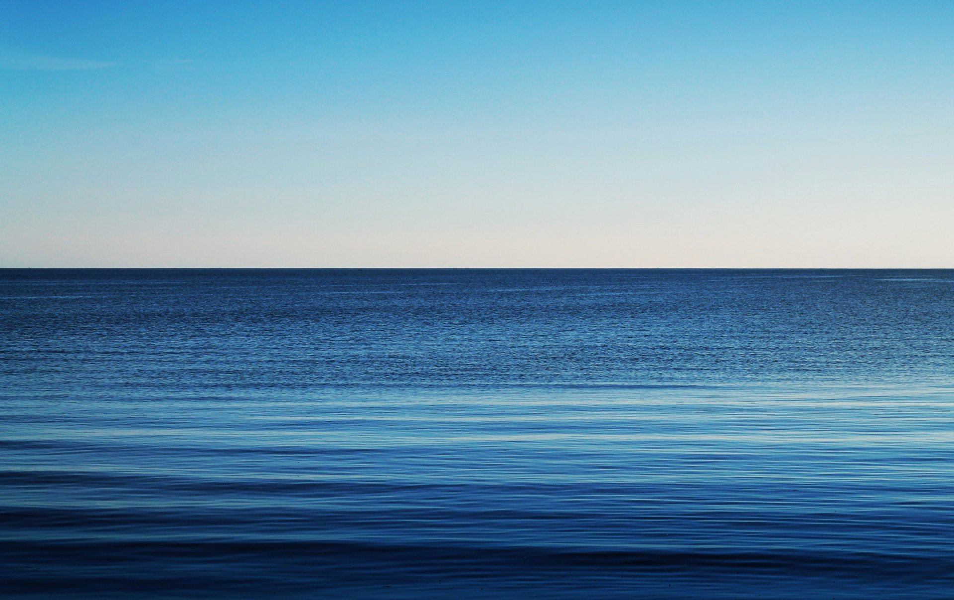 acqua baia blu orizzonte onde baia superficie liscia gradiente sfumature