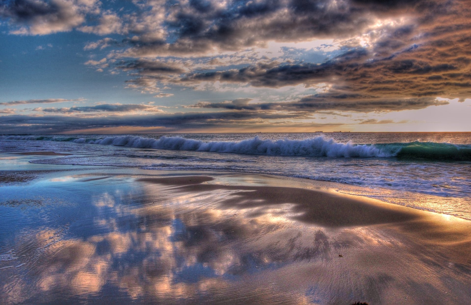 océan indien eau vagues côte nuages nuages coucher de soleil