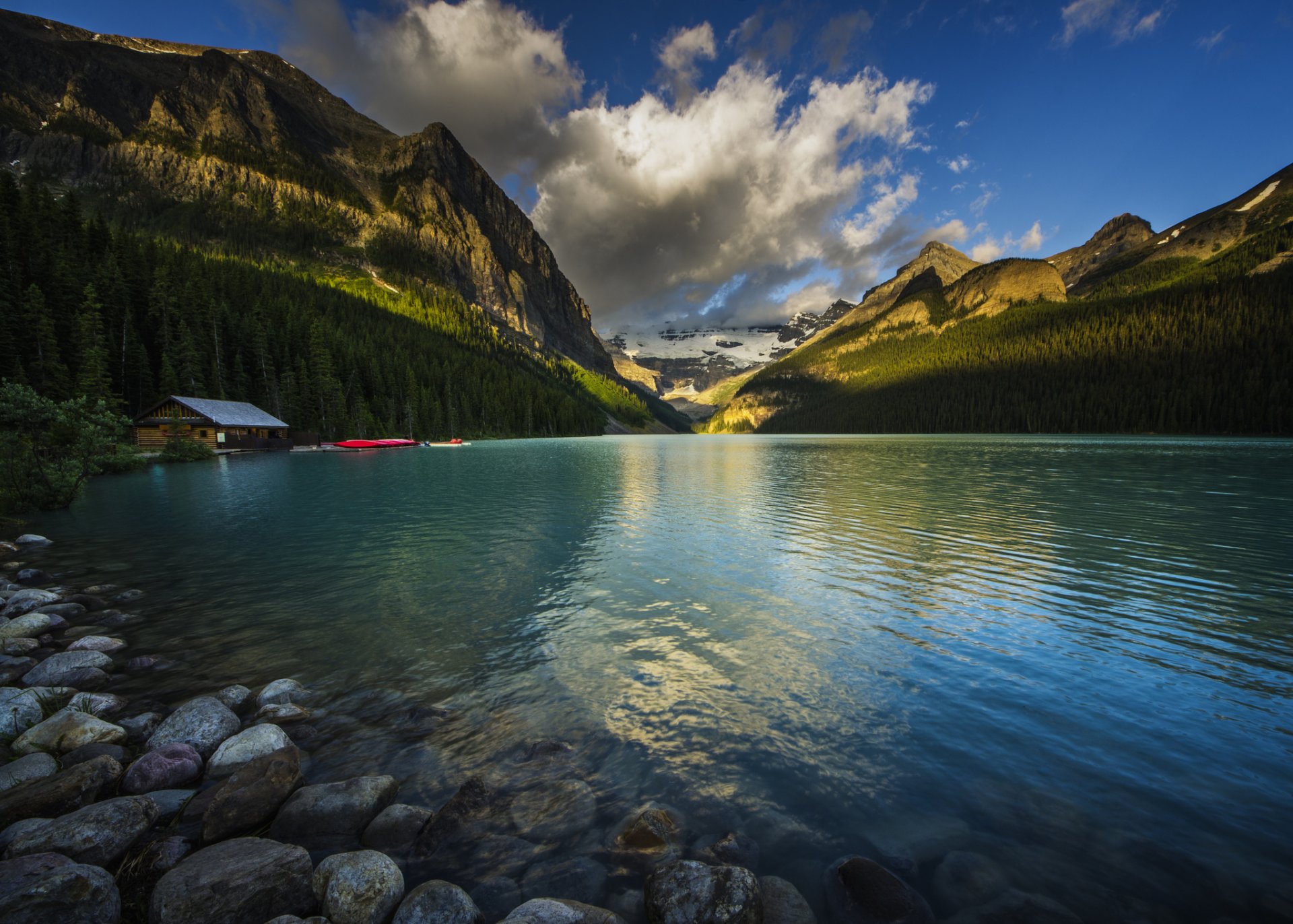 lake louise jezioro kajaki góry alberta kanada las przyroda