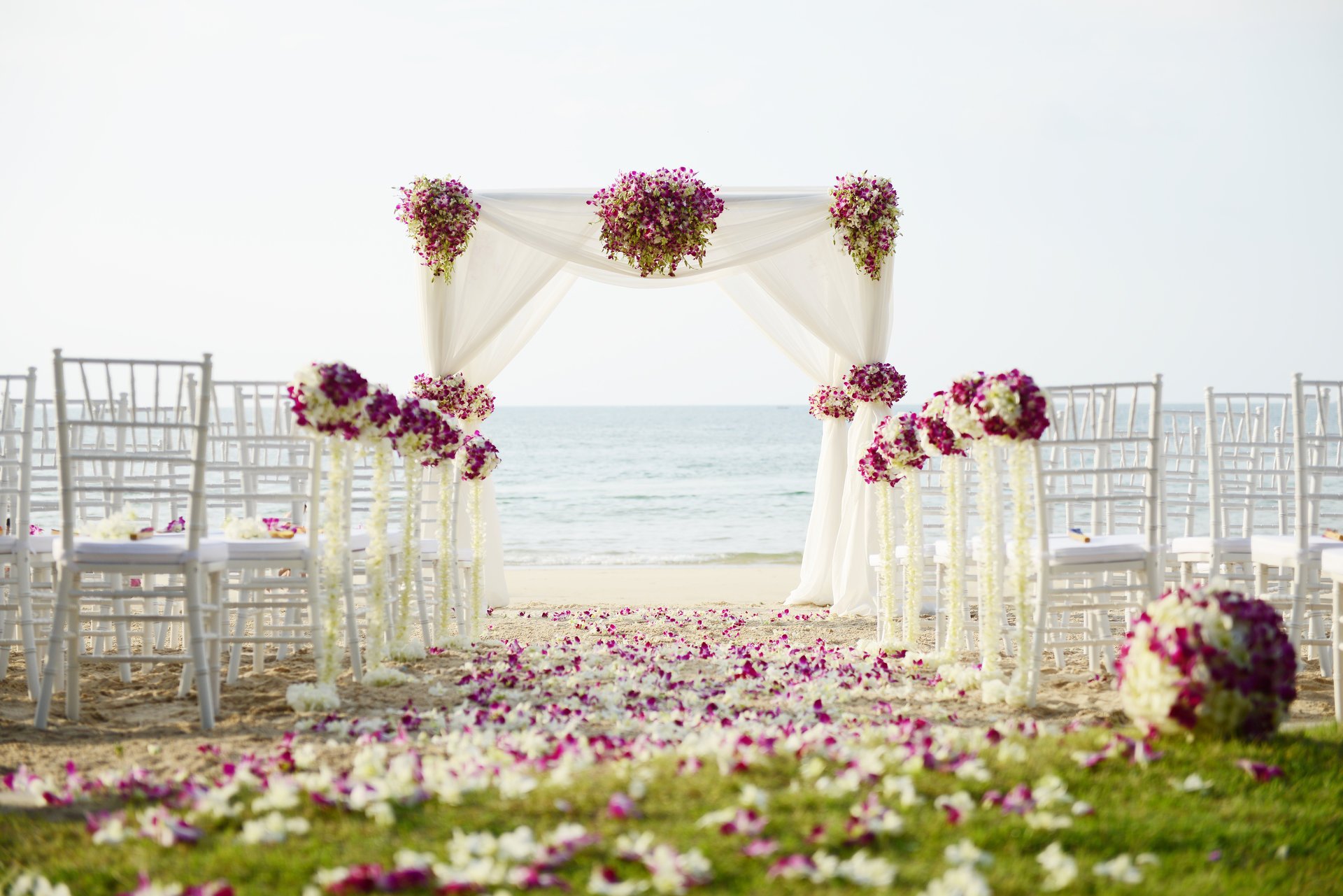 nature tropiques mer côte sable fleurs gazebo chaises