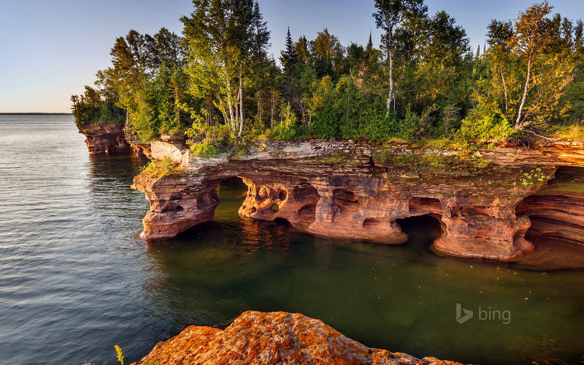 ciel lac rochers grotte arche arbres