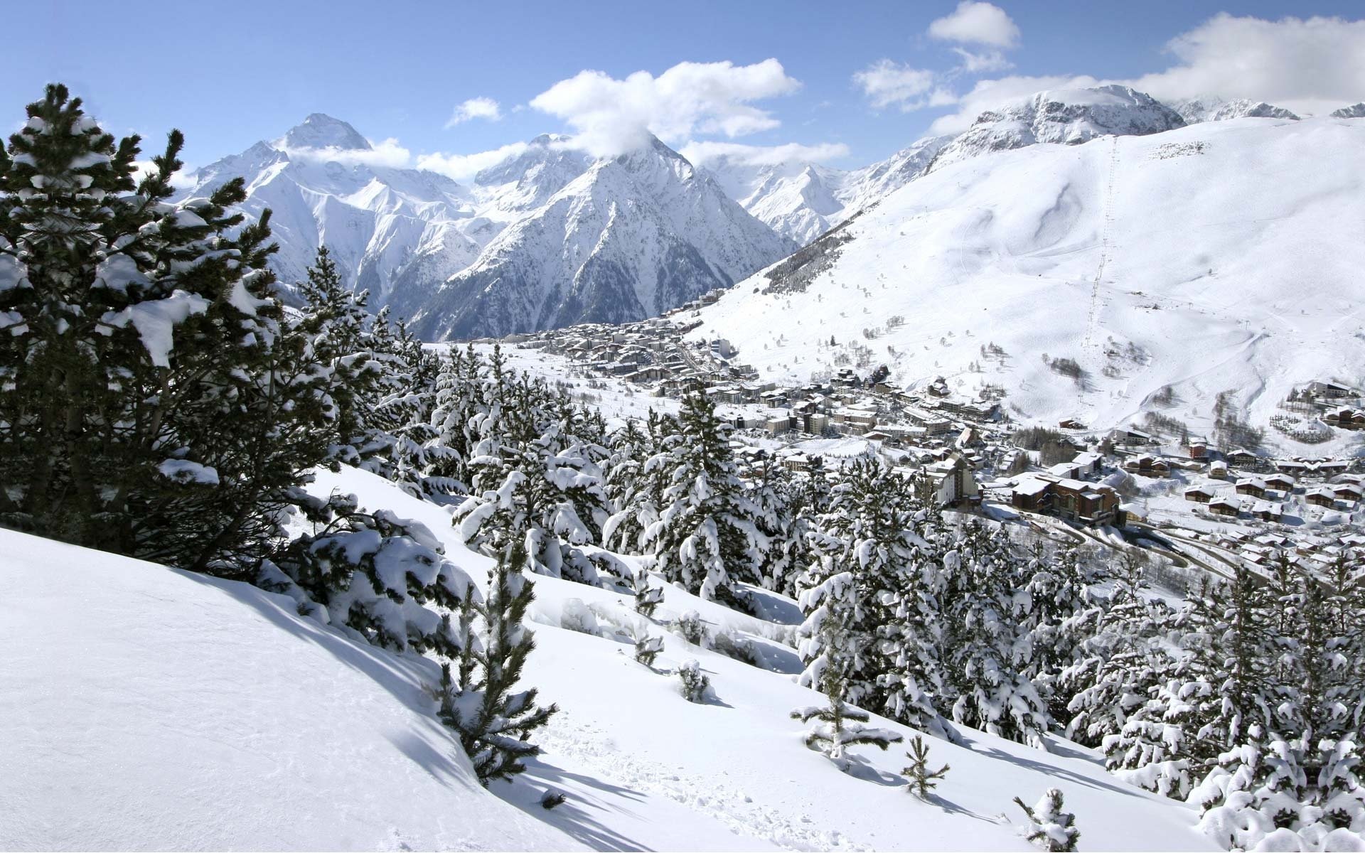 città montagne neve inverno