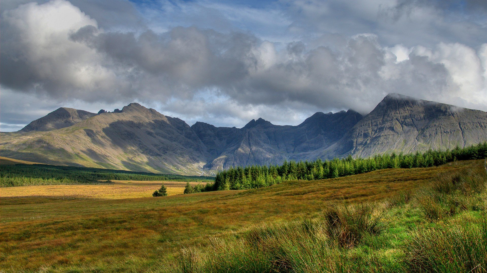 écosse ciel nuages montagnes pente arbres herbe