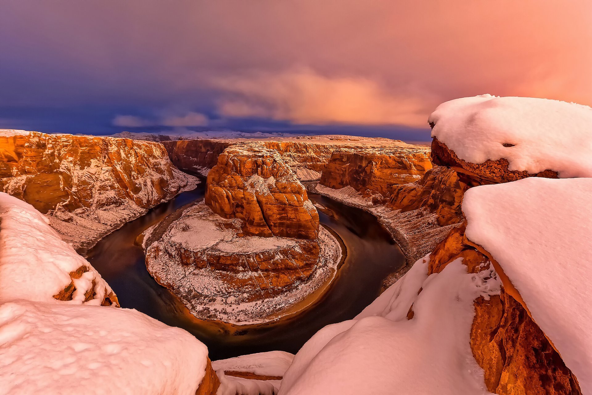 united states arizona square wave horseshoe horseshoe bend a smooth curve of the channel of the colorado rive glen canyon winter snow