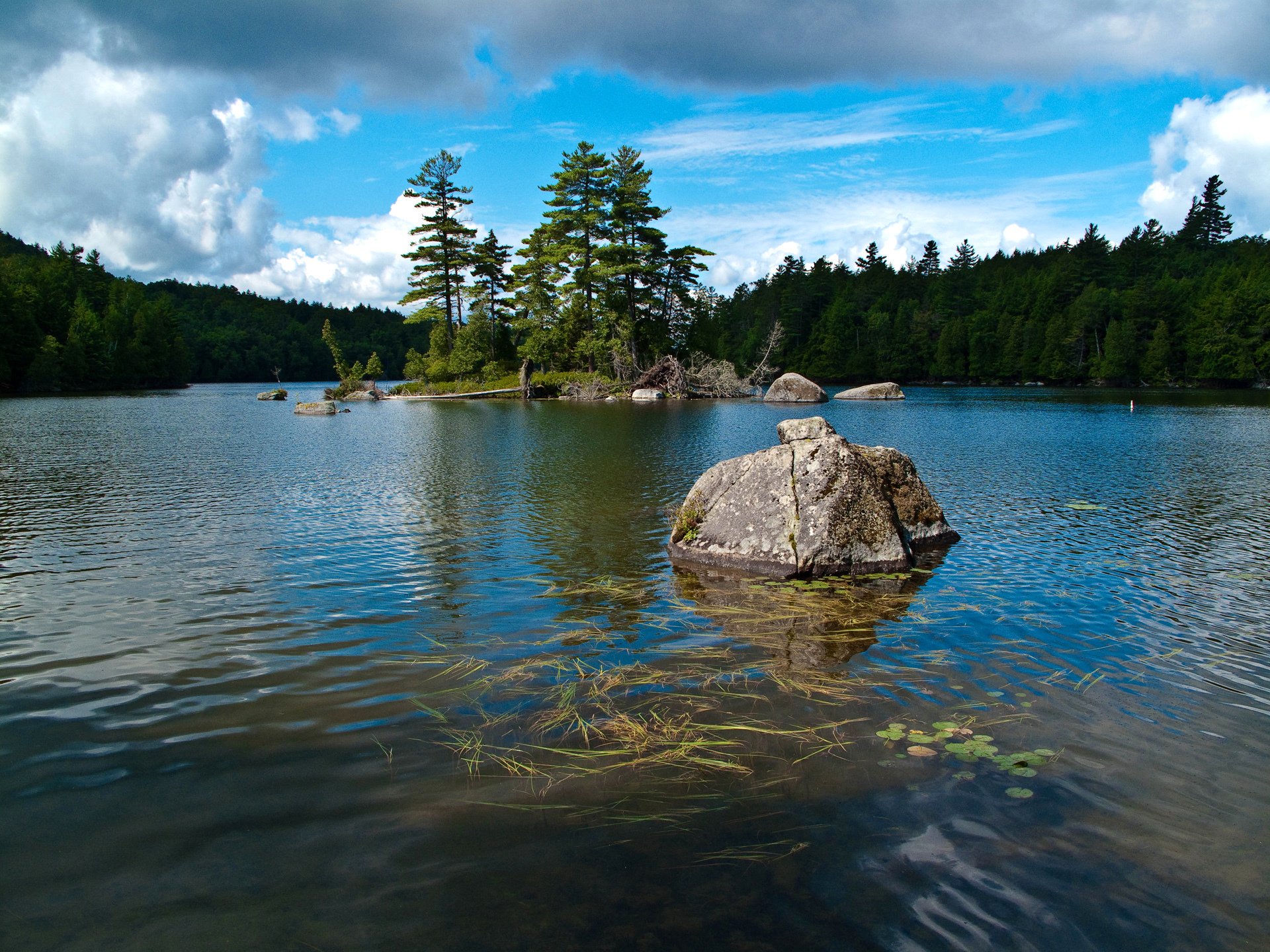 saranac-see new york usa see saranac himmel wald stein rock bäume wolken