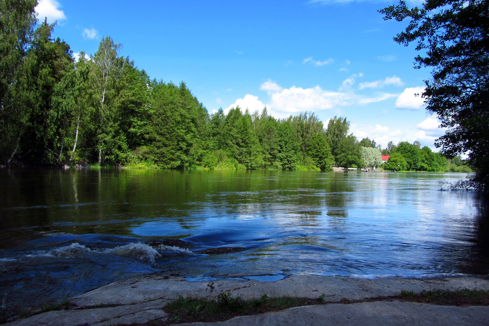 langinkoski finlandia río bosque árboles cielo nubes piedras casa paisaje