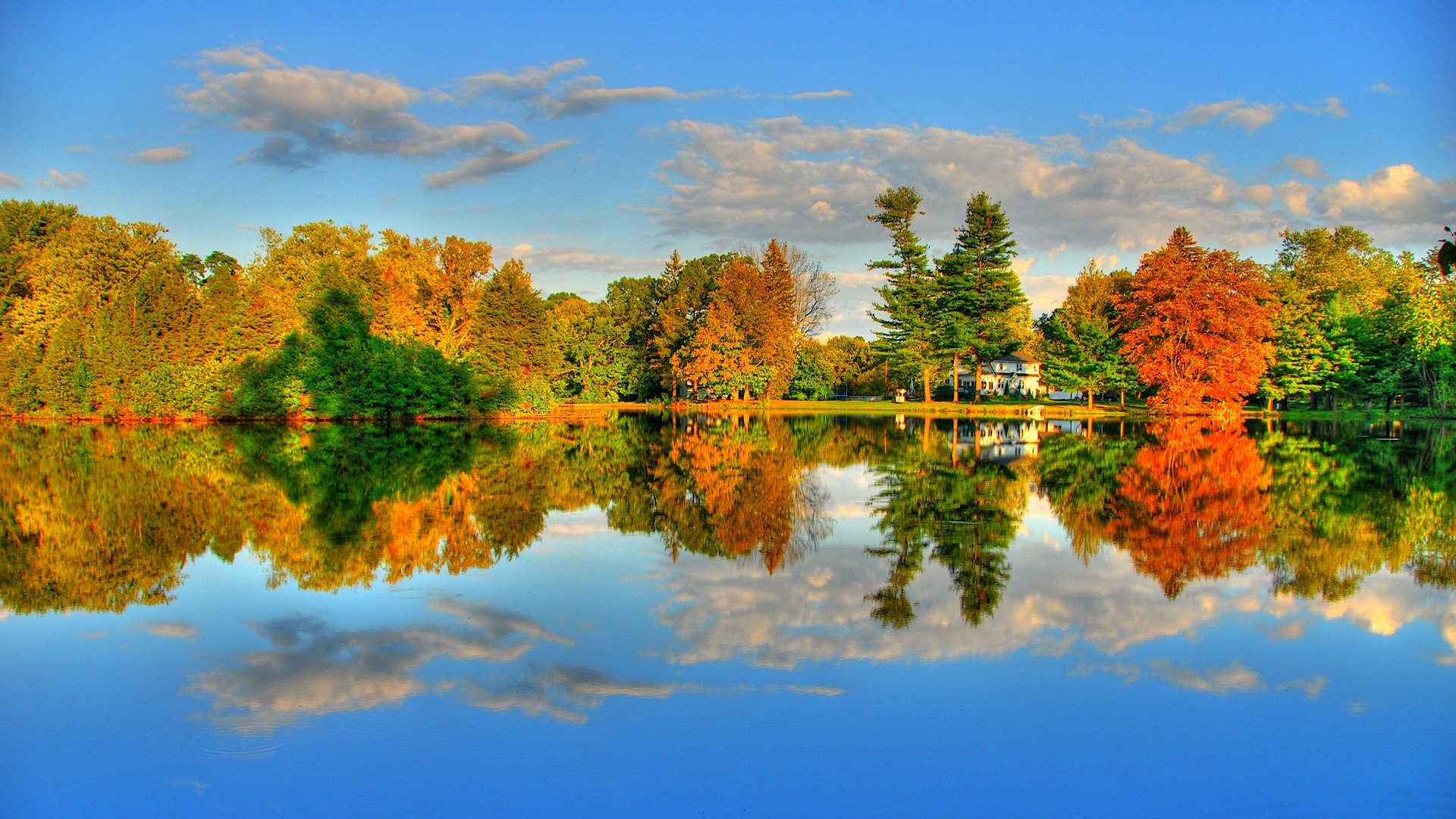 cielo río otoño lago cabaña bosque árboles escarlata follaje nubes silencio estado de ánimo