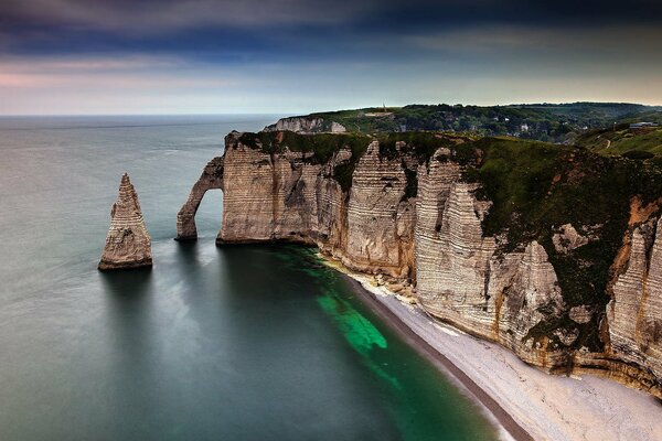 La plage aux falaises époustouflantes