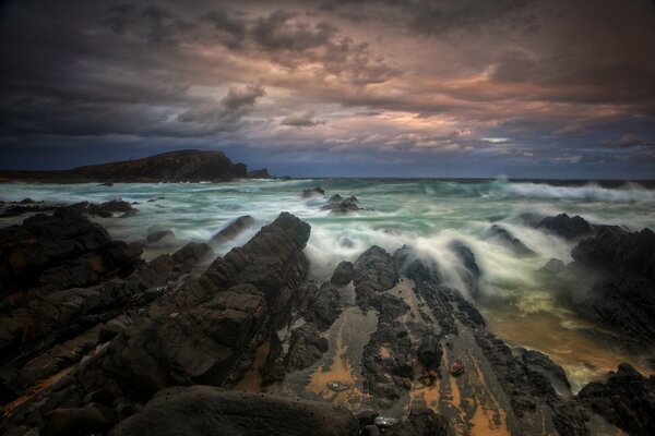 Una tormenta en el mar y un cielo maravilloso