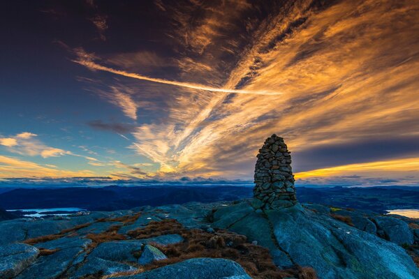 Rocks and a beautiful Norwegian sky