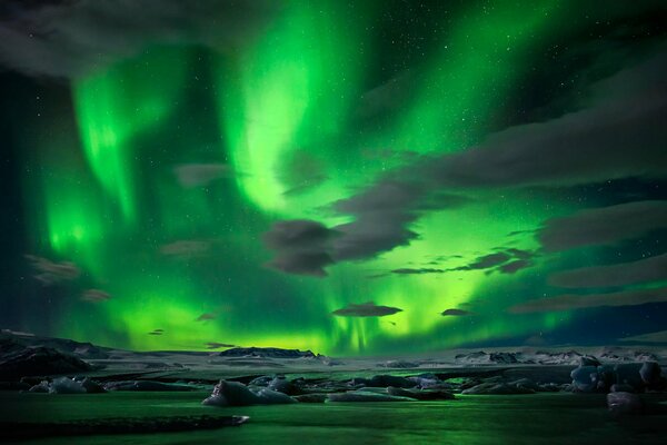 La combinación perfecta de la Aurora boreal y la noche
