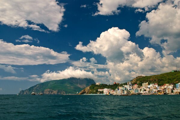 Bel cielo sopra l oceano