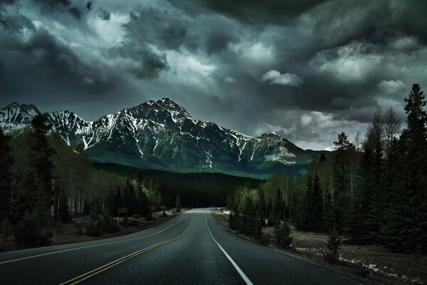 The road to Canada past mountains and forests