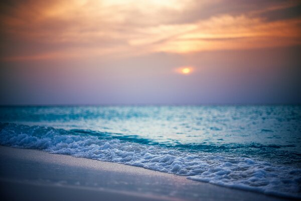 Mer calme. nature. coucher du soleil