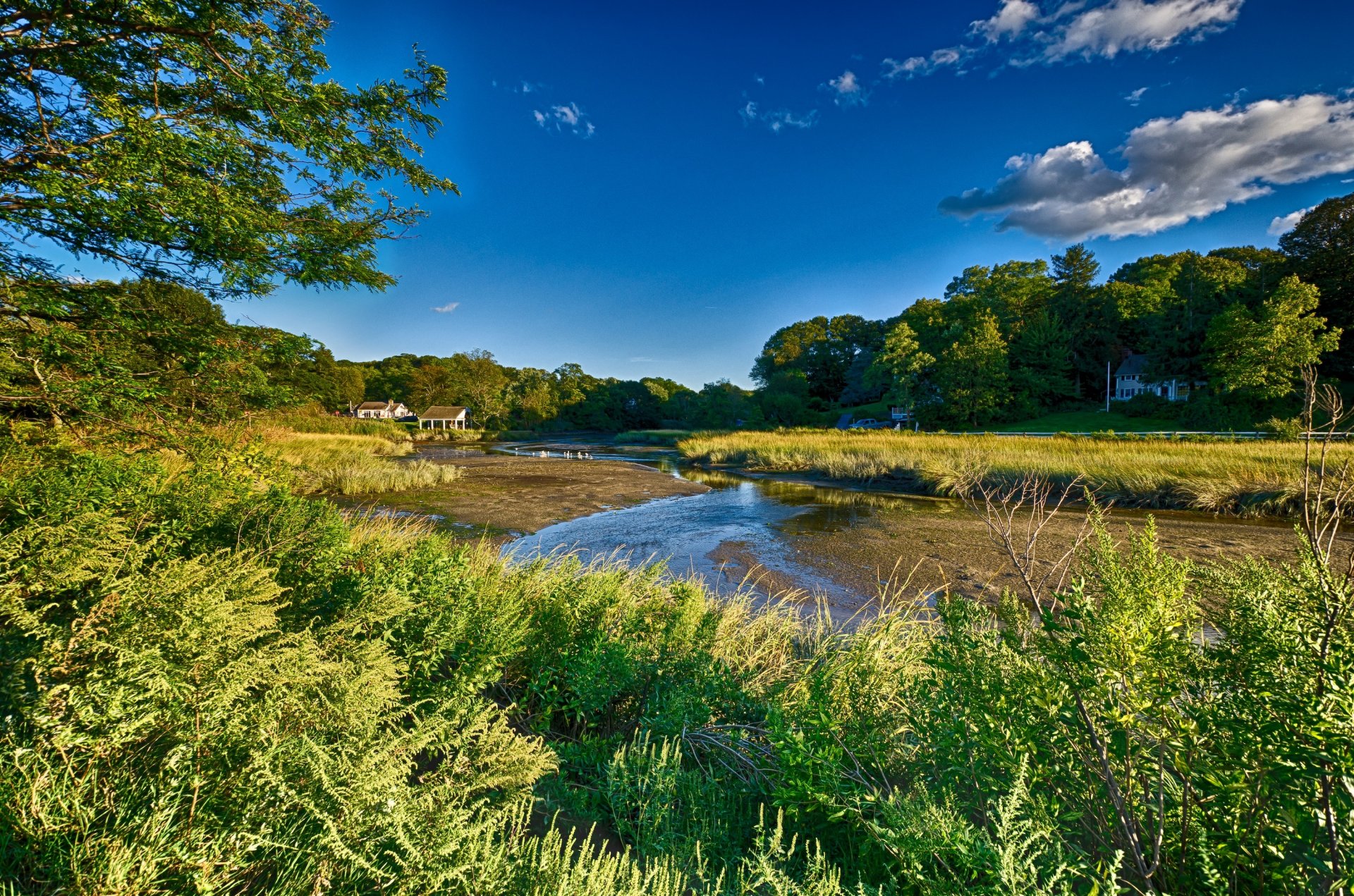 long island new york paysage ciel nuages arbres rivière herbe maison